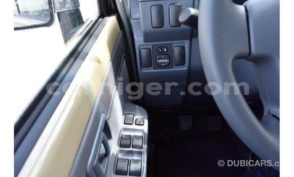 Sayi Imported Toyota Land Cruiser Beige Babbar mota in Import - Dubai a Agadez Sayi Imported Toyota Land Cruiser Beige Babbar mota in Import - Dubai a Agadez