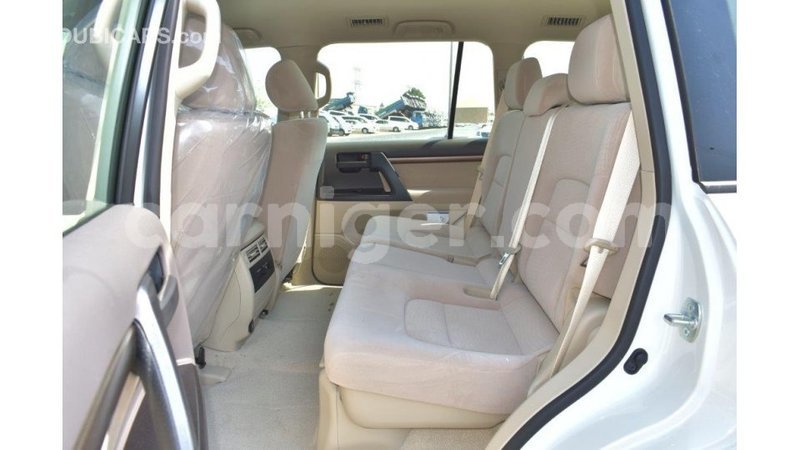 Big with watermark toyota land cruiser agadez import dubai 5467