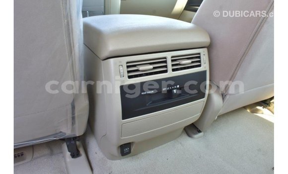 Sayi Imported Toyota Land Cruiser White Babbar mota in Import - Dubai a Agadez Sayi Imported Toyota Land Cruiser White Babbar mota in Import - Dubai a Agadez