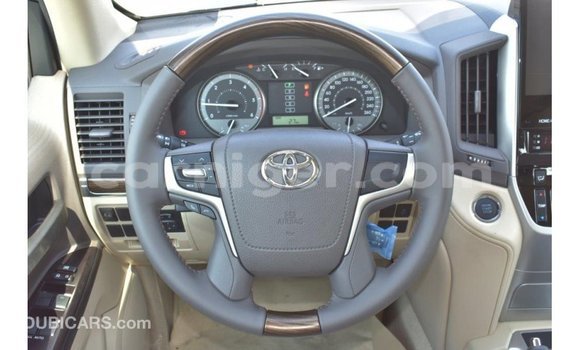 Sayi Imported Toyota Land Cruiser White Babbar mota in Import - Dubai a Agadez Sayi Imported Toyota Land Cruiser White Babbar mota in Import - Dubai a Agadez