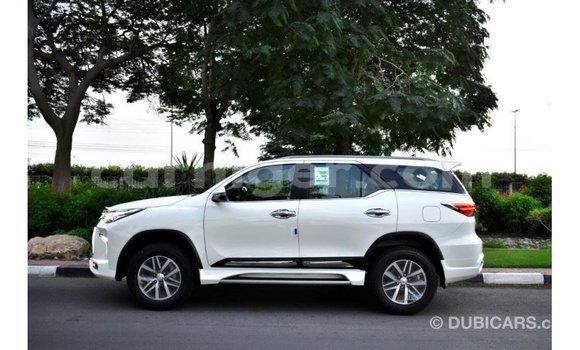Sayi Imported Toyota Fortuner White Mota in Import - Dubai a Agadez Sayi Imported Toyota Fortuner White Mota in Import - Dubai a Agadez