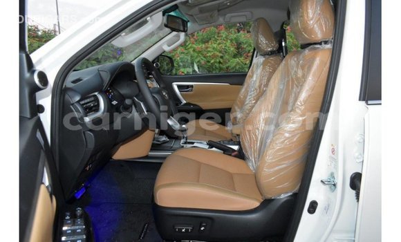 Sayi Imported Toyota Fortuner White Mota in Import - Dubai a Agadez Sayi Imported Toyota Fortuner White Mota in Import - Dubai a Agadez