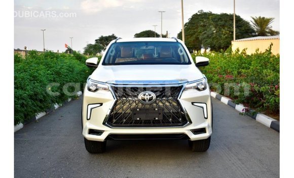 Sayi Imported Toyota Fortuner White Mota in Import - Dubai a Agadez Sayi Imported Toyota Fortuner White Mota in Import - Dubai a Agadez