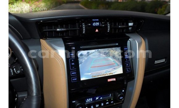 Sayi Imported Toyota Fortuner White Mota in Import - Dubai a Agadez Sayi Imported Toyota Fortuner White Mota in Import - Dubai a Agadez