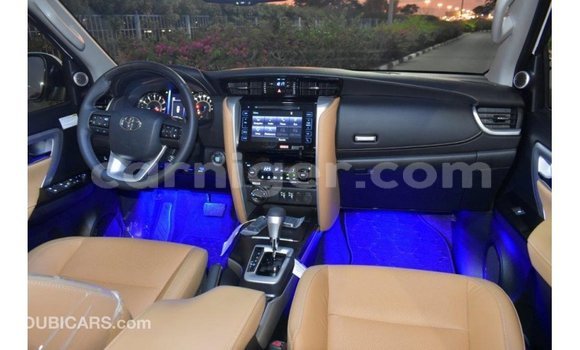 Sayi Imported Toyota Fortuner White Mota in Import - Dubai a Agadez Sayi Imported Toyota Fortuner White Mota in Import - Dubai a Agadez