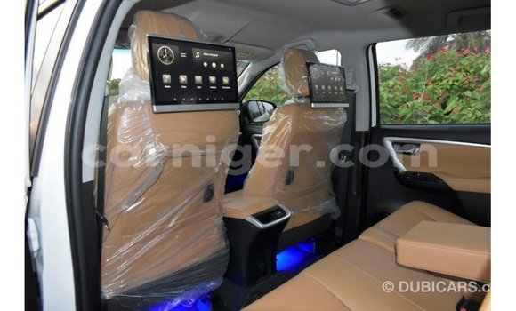 Sayi Imported Toyota Fortuner White Mota in Import - Dubai a Agadez Sayi Imported Toyota Fortuner White Mota in Import - Dubai a Agadez
