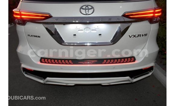 Sayi Imported Toyota Fortuner White Mota in Import - Dubai a Agadez Sayi Imported Toyota Fortuner White Mota in Import - Dubai a Agadez