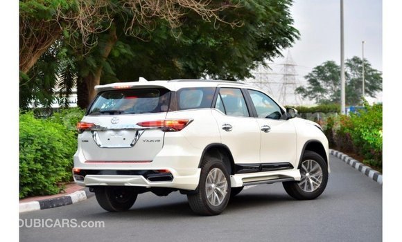 Sayi Imported Toyota Fortuner White Mota in Import - Dubai a Agadez Sayi Imported Toyota Fortuner White Mota in Import - Dubai a Agadez