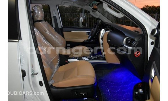 Sayi Imported Toyota Fortuner White Mota in Import - Dubai a Agadez Sayi Imported Toyota Fortuner White Mota in Import - Dubai a Agadez