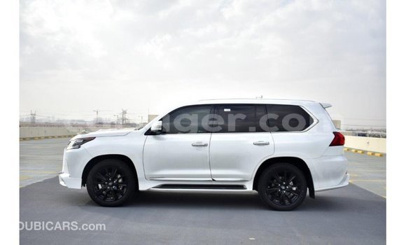 Sayi Imported Lexus LX White Mota in Import - Dubai a Agadez Sayi Imported Lexus LX White Mota in Import - Dubai a Agadez