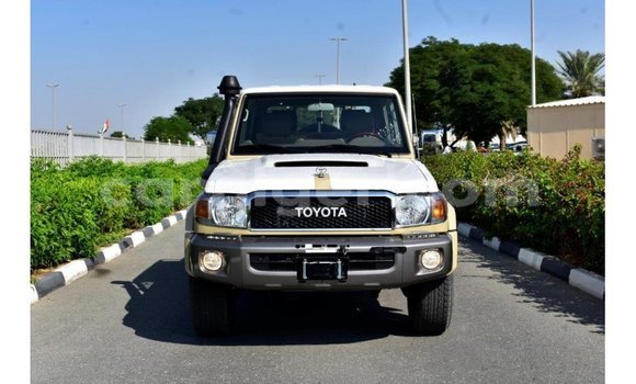 Sayi Imported Toyota Land Cruiser Beige Babbar mota in Import - Dubai a Agadez Sayi Imported Toyota Land Cruiser Beige Babbar mota in Import - Dubai a Agadez