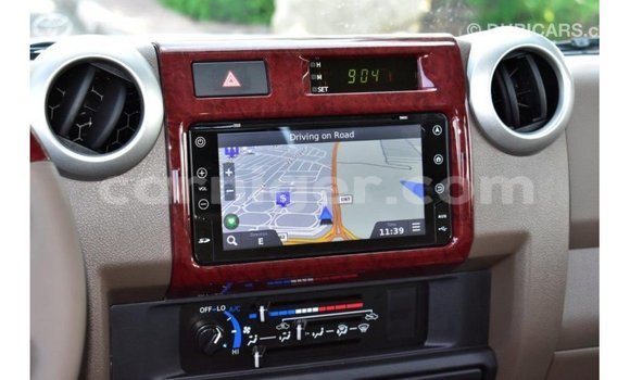 Sayi Imported Toyota Land Cruiser Beige Babbar mota in Import - Dubai a Agadez Sayi Imported Toyota Land Cruiser Beige Babbar mota in Import - Dubai a Agadez