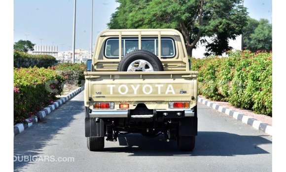 Sayi Imported Toyota Land Cruiser Beige Babbar mota in Import - Dubai a Agadez Sayi Imported Toyota Land Cruiser Beige Babbar mota in Import - Dubai a Agadez