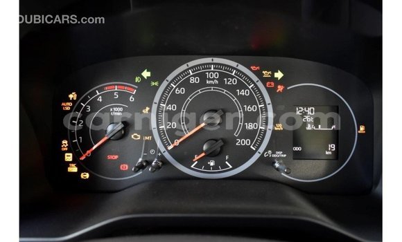 Sayi Imported Toyota Hiace White Mota in Import - Dubai a Agadez Sayi Imported Toyota Hiace White Mota in Import - Dubai a Agadez