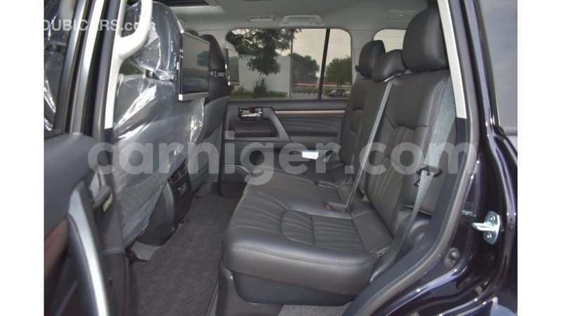 Big with watermark toyota land cruiser agadez import dubai 5477