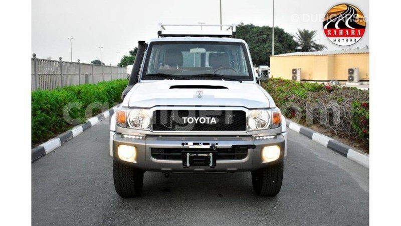 Big with watermark toyota land cruiser agadez import dubai 5479