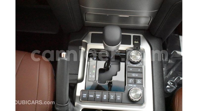 Big with watermark toyota land cruiser agadez import dubai 5480