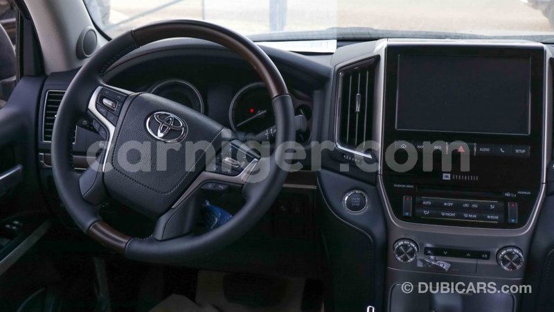 Big with watermark toyota land cruiser agadez import dubai 5483