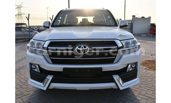Sayi Imported Toyota Land Cruiser White Babbar mota in Import - Dubai a Agadez Sayi Imported Toyota Land Cruiser White Babbar mota in Import - Dubai a Agadez