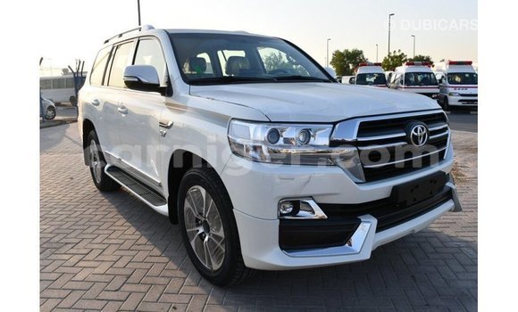 Sayi Imported Toyota Land Cruiser White Babbar mota in Import - Dubai a Agadez Sayi Imported Toyota Land Cruiser White Babbar mota in Import - Dubai a Agadez