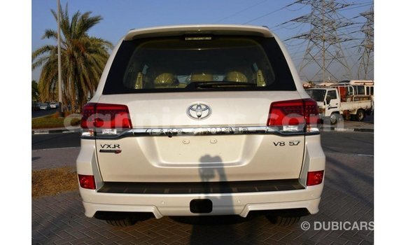 Sayi Imported Toyota Land Cruiser White Babbar mota in Import - Dubai a Agadez Sayi Imported Toyota Land Cruiser White Babbar mota in Import - Dubai a Agadez