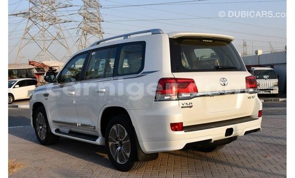 Sayi Imported Toyota Land Cruiser White Babbar mota in Import - Dubai a Agadez Sayi Imported Toyota Land Cruiser White Babbar mota in Import - Dubai a Agadez
