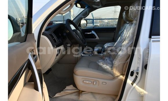 Sayi Imported Toyota Land Cruiser White Babbar mota in Import - Dubai a Agadez Sayi Imported Toyota Land Cruiser White Babbar mota in Import - Dubai a Agadez