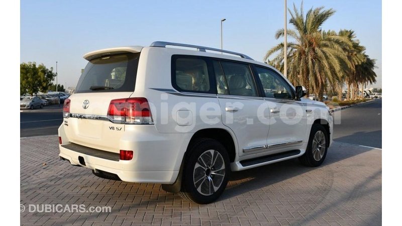 Big with watermark toyota land cruiser agadez import dubai 5486