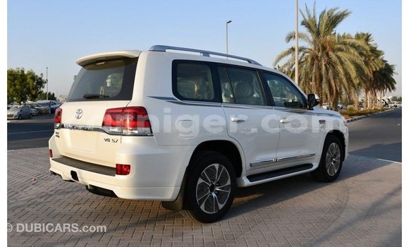 Sayi Imported Toyota Land Cruiser White Babbar mota in Import - Dubai a Agadez Sayi Imported Toyota Land Cruiser White Babbar mota in Import - Dubai a Agadez