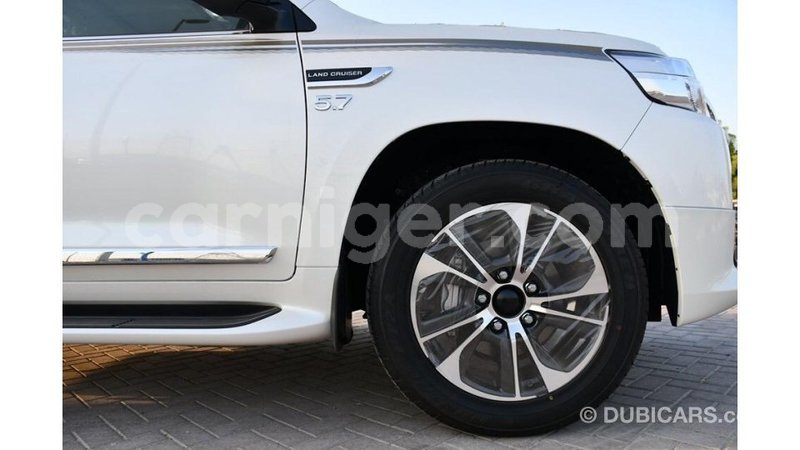 Big with watermark toyota land cruiser agadez import dubai 5486