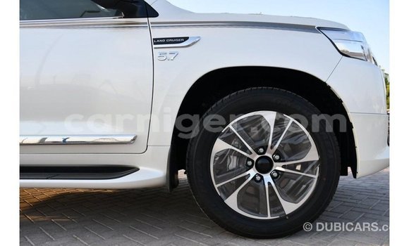 Sayi Imported Toyota Land Cruiser White Babbar mota in Import - Dubai a Agadez Sayi Imported Toyota Land Cruiser White Babbar mota in Import - Dubai a Agadez