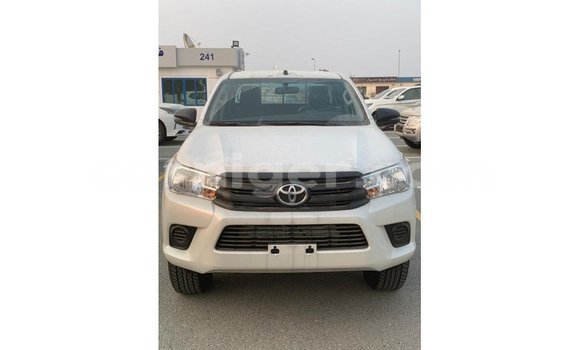 Buy Import Toyota Hilux White Car in Import - Dubai in Agadez Buy Import Toyota Hilux White Car in Import - Dubai in Agadez