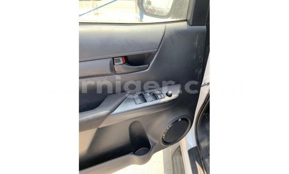 Buy Import Toyota Hilux White Car in Import - Dubai in Agadez Buy Import Toyota Hilux White Car in Import - Dubai in Agadez