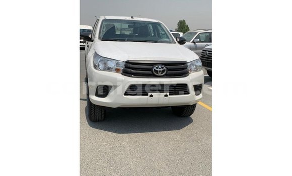 Buy Import Toyota Hilux White Car in Import - Dubai in Agadez Buy Import Toyota Hilux White Car in Import - Dubai in Agadez