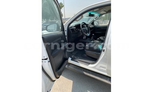 Buy Import Toyota Hilux White Car in Import - Dubai in Agadez Buy Import Toyota Hilux White Car in Import - Dubai in Agadez