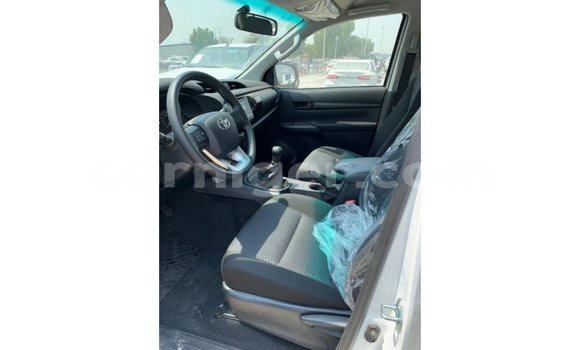 Buy Import Toyota Hilux White Car in Import - Dubai in Agadez Buy Import Toyota Hilux White Car in Import - Dubai in Agadez