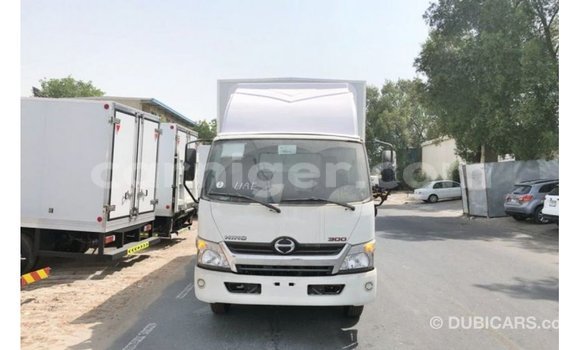 Buy Import Hino 300 Series White Truck in Import - Dubai in Agadez Buy Import Hino 300 Series White Truck in Import - Dubai in Agadez