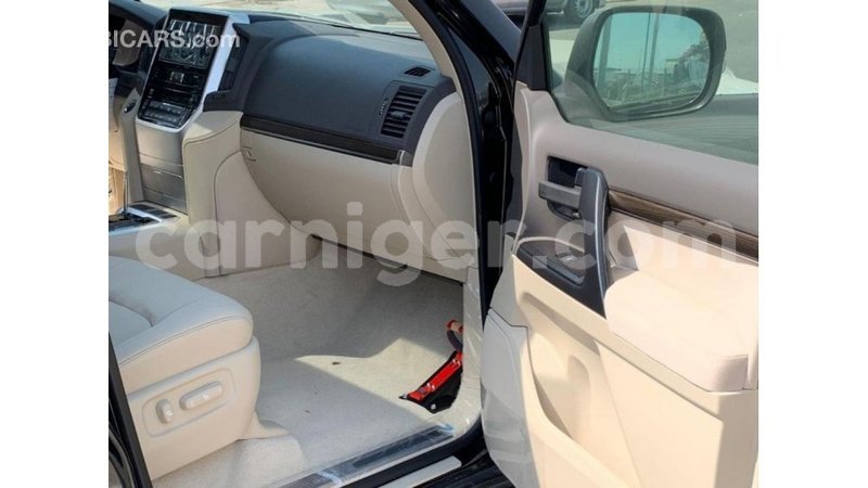 Big with watermark toyota land cruiser agadez import dubai 5508