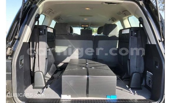 Buy Import Toyota Land Cruiser Black Truck in Import - Dubai in Agadez Buy Import Toyota Land Cruiser Black Truck in Import - Dubai in Agadez