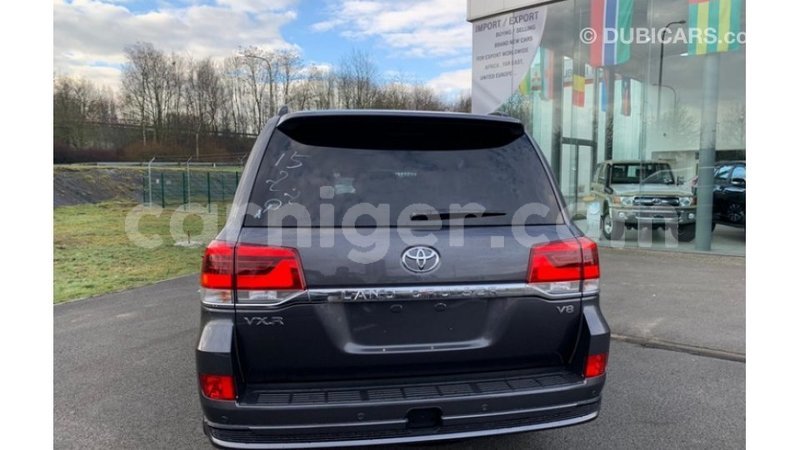 Big with watermark toyota land cruiser agadez import dubai 5513