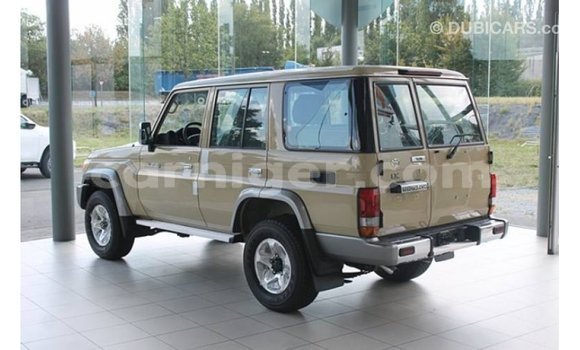 Buy Import Toyota Land Cruiser Beige Truck in Import - Dubai in Agadez Buy Import Toyota Land Cruiser Beige Truck in Import - Dubai in Agadez