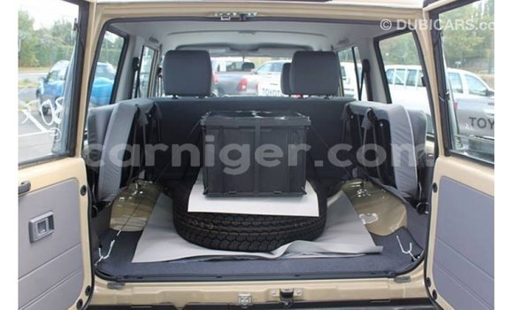 Buy Import Toyota Land Cruiser Beige Truck in Import - Dubai in Agadez Buy Import Toyota Land Cruiser Beige Truck in Import - Dubai in Agadez