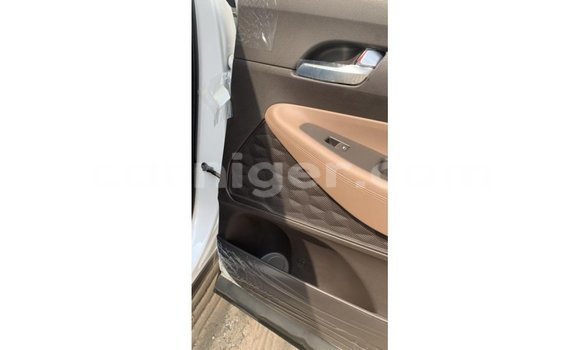 Buy Import Hyundai Santa Fe White Car in Import - Dubai in Agadez Buy Import Hyundai Santa Fe White Car in Import - Dubai in Agadez