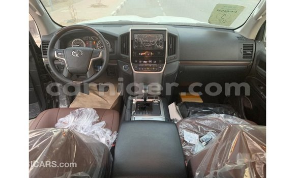 Buy Import Toyota Land Cruiser Black Truck in Import - Dubai in Agadez Buy Import Toyota Land Cruiser Black Truck in Import - Dubai in Agadez