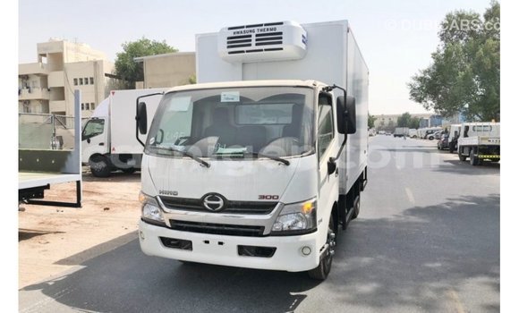 Buy Import Hino 300 Series White Truck in Import - Dubai in Agadez Buy Import Hino 300 Series White Truck in Import - Dubai in Agadez