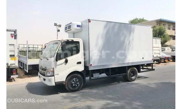 Buy Import Hino 300 Series White Truck in Import - Dubai in Agadez Buy Import Hino 300 Series White Truck in Import - Dubai in Agadez