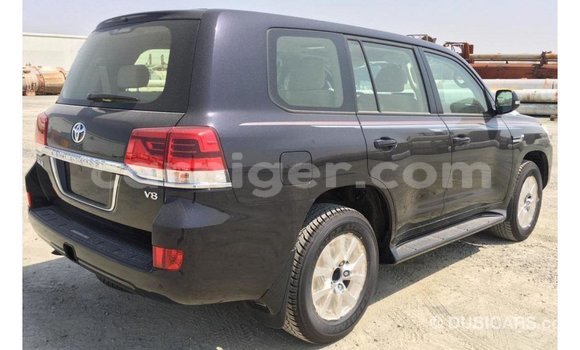 Buy Import Toyota Land Cruiser Black Truck in Import - Dubai in Agadez Buy Import Toyota Land Cruiser Black Truck in Import - Dubai in Agadez