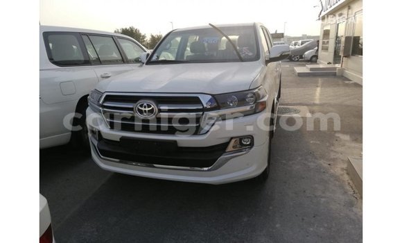 Buy Import Toyota Land Cruiser White Truck in Import - Dubai in Agadez Buy Import Toyota Land Cruiser White Truck in Import - Dubai in Agadez