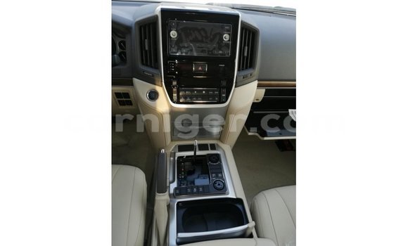 Buy Import Toyota Land Cruiser White Truck in Import - Dubai in Agadez Buy Import Toyota Land Cruiser White Truck in Import - Dubai in Agadez