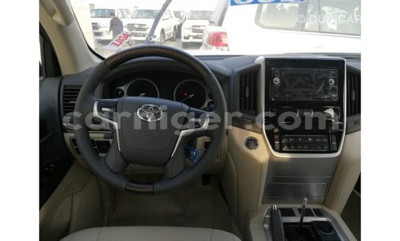Buy Import Toyota Land Cruiser White Truck in Import - Dubai in Agadez Buy Import Toyota Land Cruiser White Truck in Import - Dubai in Agadez